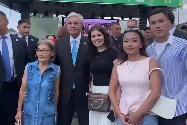 Президент Көктөбеде алматылықтармен кездесті