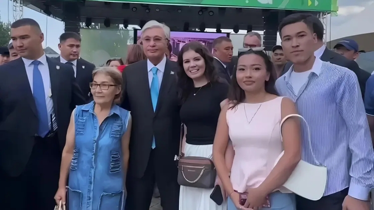 Президент Көктөбеде алматылықтармен кездесті