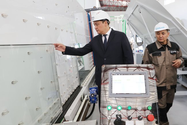 Жамбылда шыны шығаратын зауыт жұмыс істеп тұр