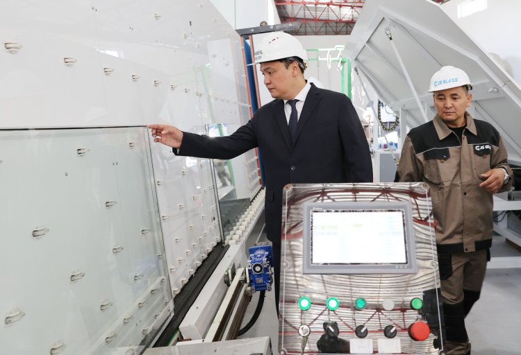 Жамбылда шыны шығаратын зауыт жұмыс істеп тұр