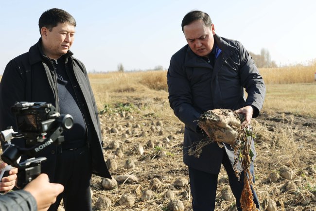 Ербол Қарашөкеев зауыт жұмысымен танысты