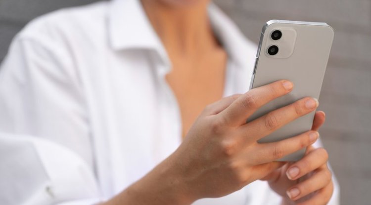 Күйеуінің телефонын тексерген: Жуалыда отбасылық жанжал сотқа жетті