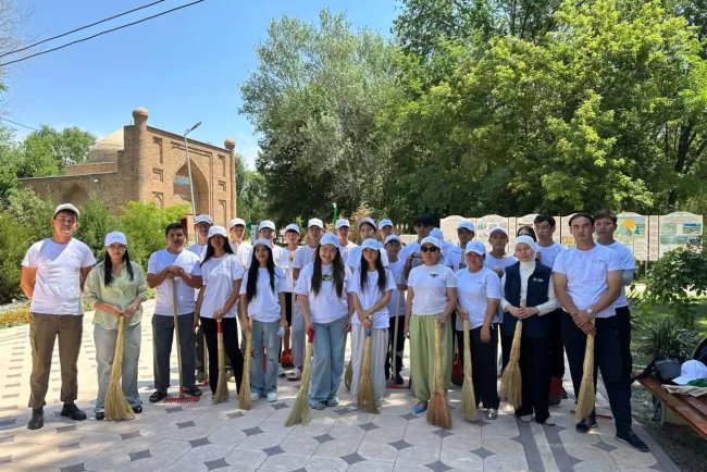 Қарахан кесенесінің аумағы тазартылды